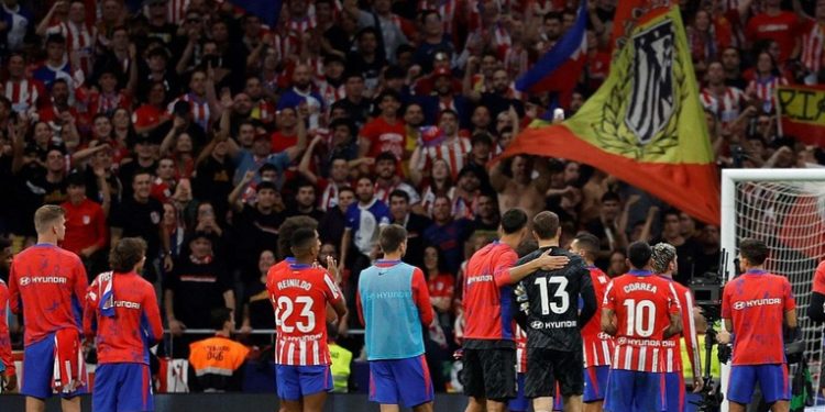 El Atlético de Madrid expulsa a nueve socios por los incidentes del derbi contra el Real Madrid