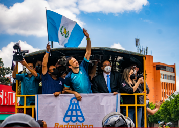 El Badmintonista Kevin Cordón fue recibido en el paí­s como todo un héroe