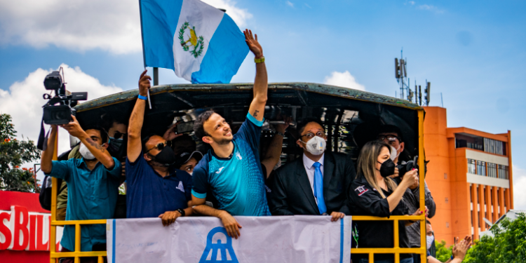 El Badmintonista Kevin Cordón fue recibido en el paí­s como todo un héroe