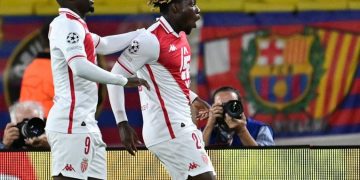 El Barça de Flick pincha ante el Mónaco en un debut en Champions con expulsión incluida