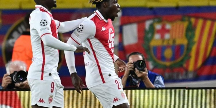 El Barça de Flick pincha ante el Mónaco en un debut en Champions con expulsión incluida