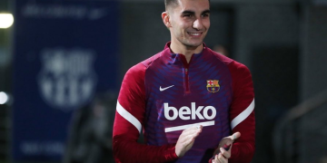 El Barí§a hace oficial el fichaje invernal de Ferran Torres