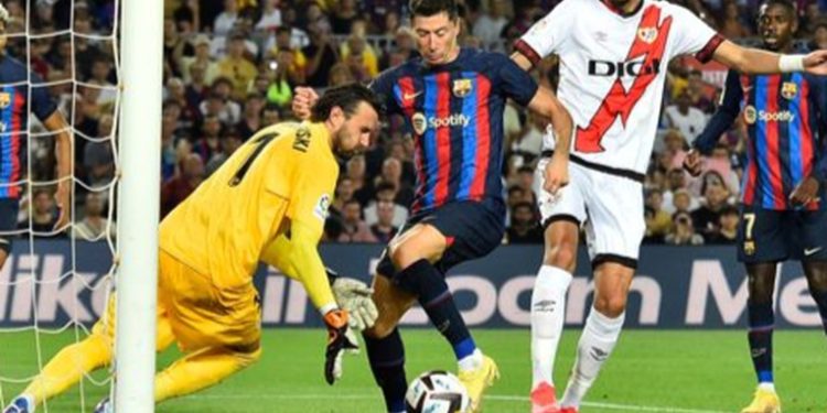 El Barí§a se estrella en el muro de Dimitrievski, que hace de héroe para el Rayo