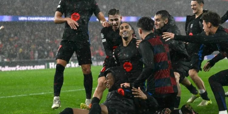 El Barcelona pasa a cuartos de la Champions con un protagonizado por Lamine Yamal y Raphinha