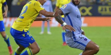 El Cádiz rasca un empate ante el Barí§a y sentencia a Koeman