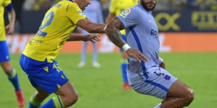 El Cádiz rasca un empate ante el Barí§a y sentencia a Koeman