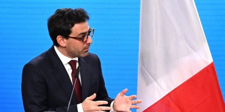 El canciller de Francia niega que haya mercenarios franceses combatiendo en Ucrania