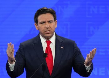 El candidato Ron DeSantis insiste en que EE.UU. prevenga e impida un siglo chino