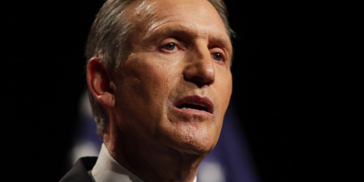 El CEO de Starbucks confiesa que no consigue que el personal administrativo regrese al trabajo presencial