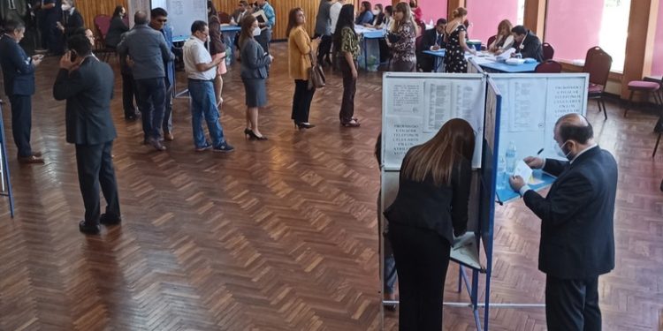 El Colegio de abogados y notarios eligen una nueva junta directiva y tribunal de honor