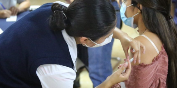 El Congreso aprueba la nueva ley de vacunación, sancionada por el presidente Arévalo.