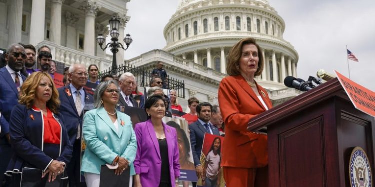 El Congreso de EE.UU. aprueba la reforma histórica sobre control de armas