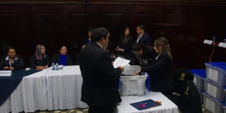 El Congreso recibe la lista de candidatos para la Corte Suprema de Justicia y las Salas de Apelaciones