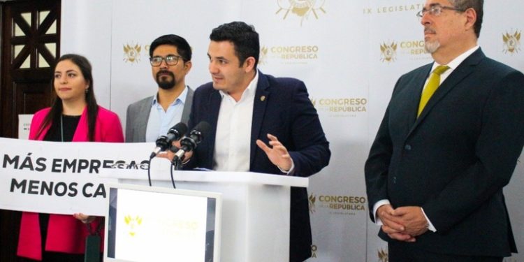 El Congreso restituyó la calidad de bancada parlamentaria al bloque del movimiento SEMILLA