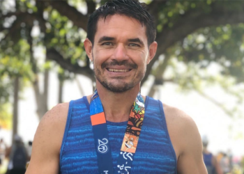El corredor nacional Héctor Schellenger consigue medalla en el Medio Maratón de Miami