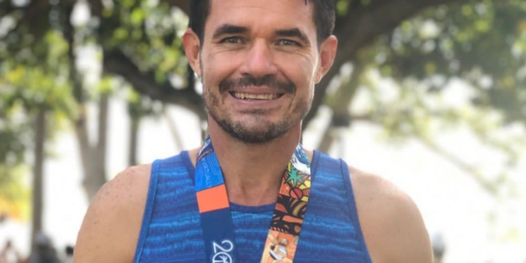 El corredor nacional Héctor Schellenger consigue medalla en el Medio Maratón de Miami