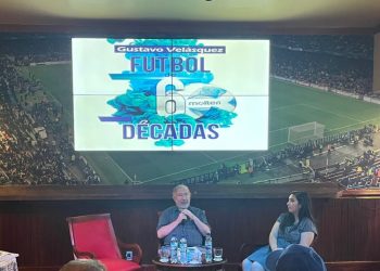 El cronista deportivo Gustavo Velásquez presenta su libro “Fútbol de 6 décadas”