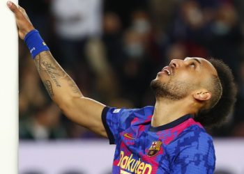 El delantero del Barcelona Aubameyang es golpeado y encañonado por ladrones encapuchados en su propia casa