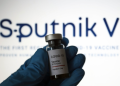 El director del centro que desarrolló Sputnik V advierte que ómicron no será el fin de la pandemia