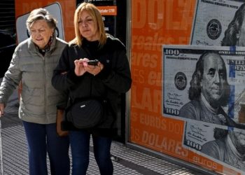 El dólar paralelo en Argentina alcanza un nuevo pico máximo de cotización tras el debate presidencial