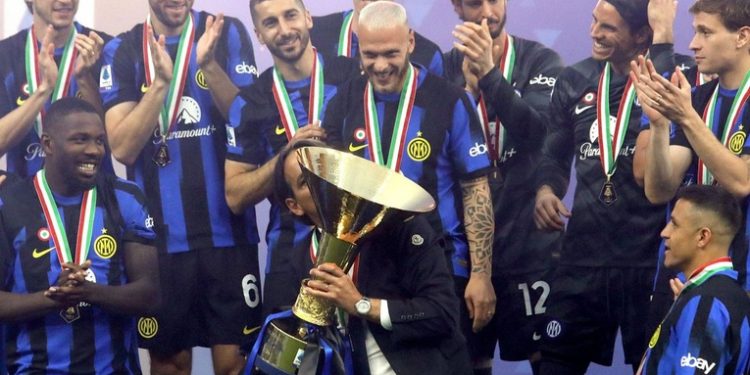 El endeudado Inter sigue los pasos del AC Milan y ambos quedan en manos de fondos de EE.UU.