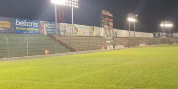 El estadio Pensativo se ilumina