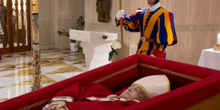 El funeral del papa, el 26 de abril en la plaza de San Pedro