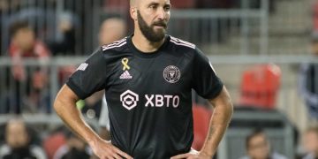 El futbolista argentino Gonzalo 'Pipita' Higuaí­n anuncia su retiro del fútbol
