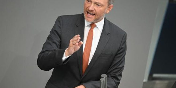 El G7 debate nuevas sanciones contra Rusia, cuya economí­a ya sufre impacto masivo