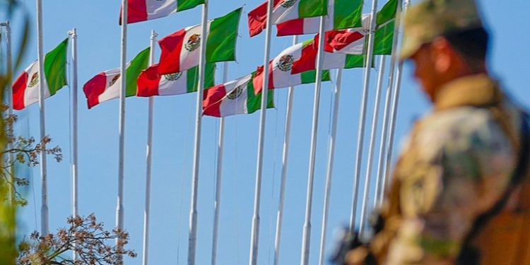 El gobernador de Florida anuncia el envío de tropas a Texas para apoyarla en la frontera con México