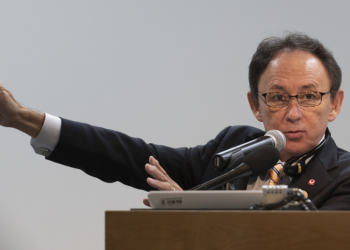 El gobernador de Okinawa advierte que la alta concentración de bases militares de EE.UU. en su prefectura amenaza la paz
