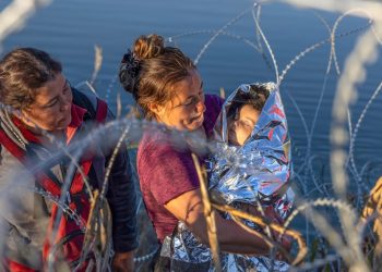El Gobierno de EE.UU. pide a Corte Suprema que permita cortar alambre de púas de Texas en la frontera con México