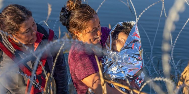 El Gobierno de EE.UU. pide a Corte Suprema que permita cortar alambre de púas de Texas en la frontera con México