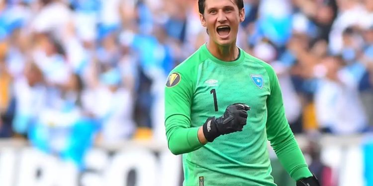 El guardameta guatemalteco Nicholas Hagen se une al Bnei Sakhnin FC de Israel