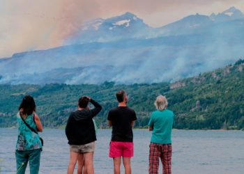 El incendio en el parque nacional argentino Los Alerces lleva más de 2.400 hectáreas arrasadas