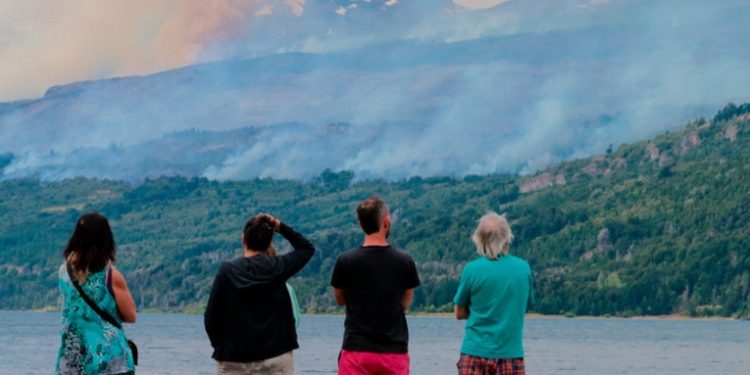El incendio en el parque nacional argentino Los Alerces lleva más de 2.400 hectáreas arrasadas