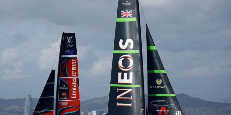 El INEOS Britannia resiste en la final de la Copa del América venciendo dos regatas seguidas