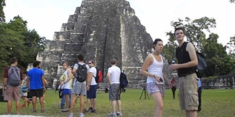 El INGUAT proyecta la visita de dos millones de turistas a Guatemala en 2023