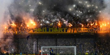 El insulto racista de un aficionado argentino a hinchas brasileños que empaña el fútbol