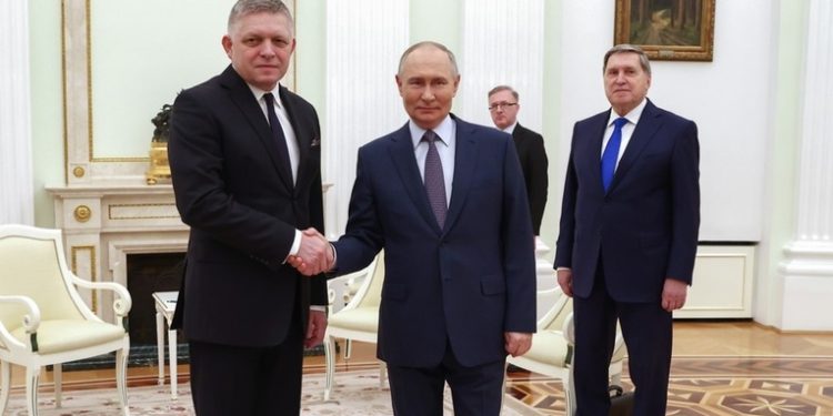 El Kremlin detalla de qué hablaron Putin y Fico