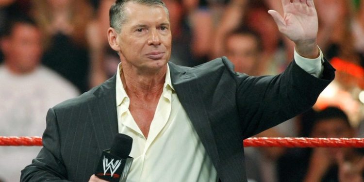 El legendario Vince McMahon renuncia a su cargo tras décadas al frente de la WWE