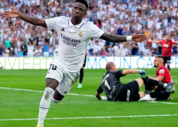 El Madrid remonta con goleada al Mallorca para seguir lí­der