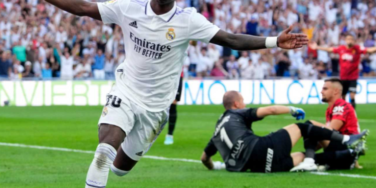 El Madrid remonta con goleada al Mallorca para seguir lí­der