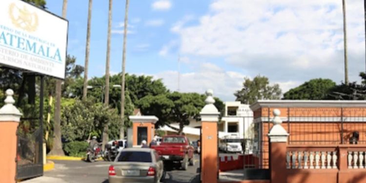 El Ministerio de Ambiente implementará sanciones económicas por no separar desechos sólidos