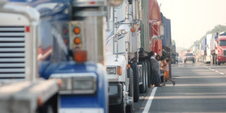 El ministerio de Comunicaciones restringe el transporte pesado