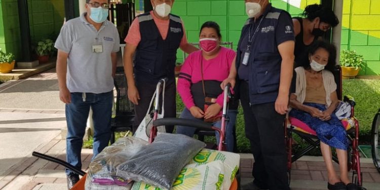 El Ministerio de Desarrollo Social continúa apoyando a familias en condición de pobreza