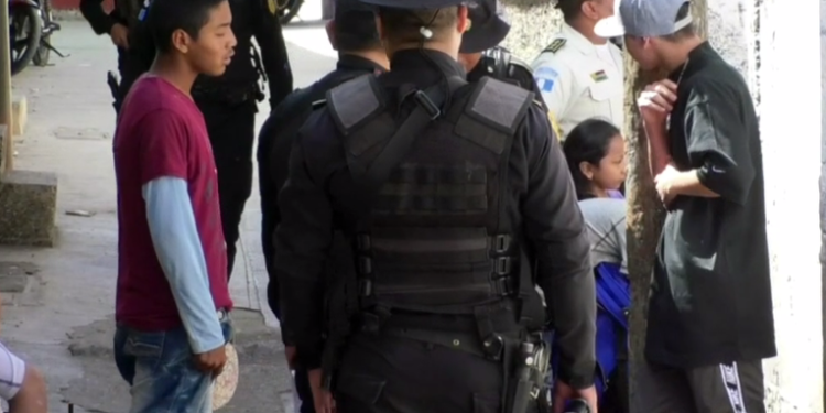 El Ministerio Público en conjunto de la PNC llevaron a cabo 13 allanamientos por distintos hechos