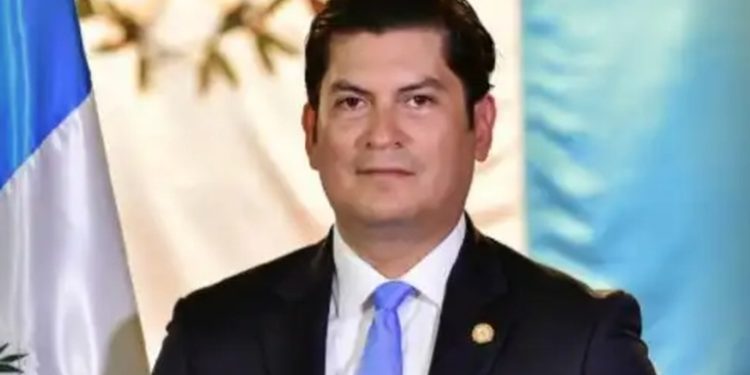 El Ministro de Economía Janio Rosales renuncia a su cargo