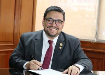 El Ministro de Energía y Minas Alberto Pimentel renuncia oficialmente a su cargo