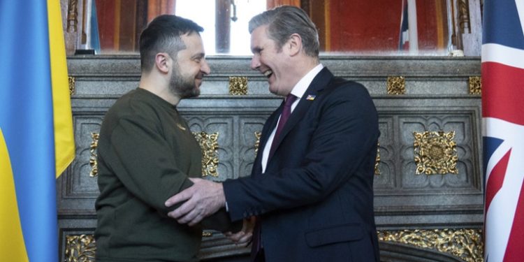 El Mundo: A Zelenski le aguardaría un 'exilio dorado' en Londres tras un acuerdo de paz